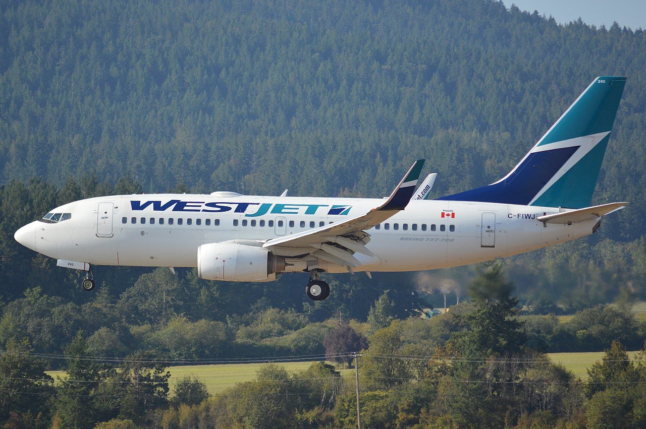 Looks like it needs a new paint job! Westjet 737-700 C-FIWJ landing on Runway 09 at Victoria International Airport (YYJ), August 2018